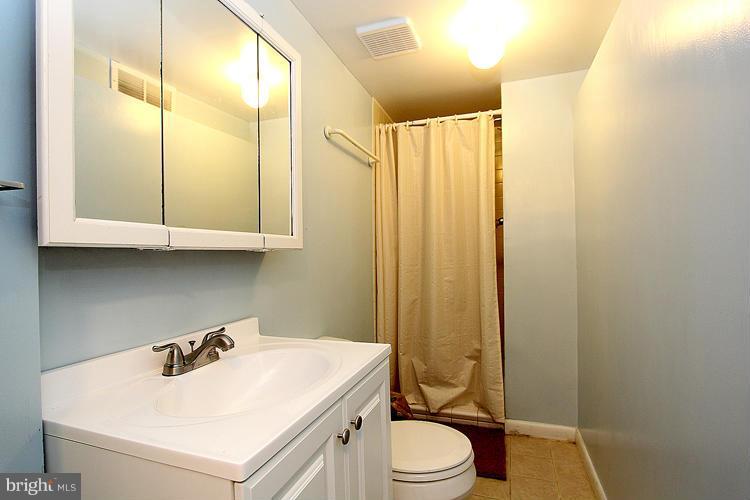 12013 Berry Street Silver Spring, MD 20902 - Photo 19 of 30 Bath