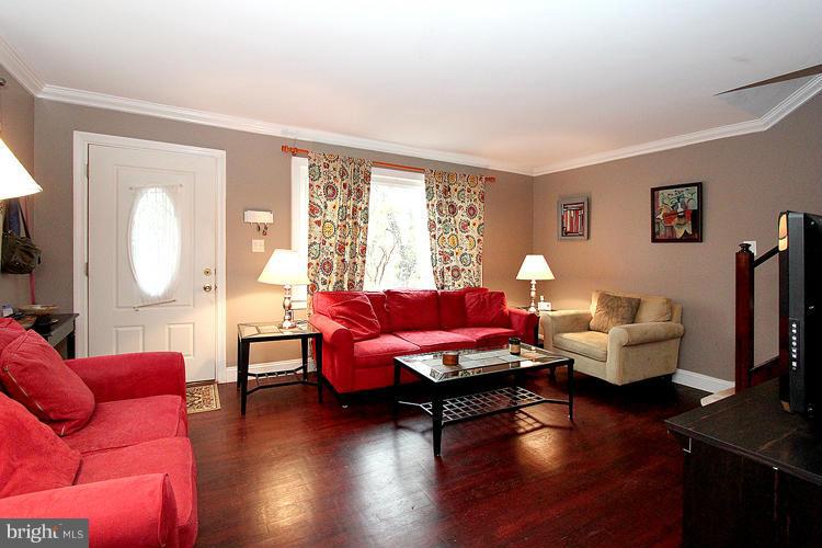 12013 Berry Street Silver Spring, MD 20902 - Photo 4 of 30 Living Room