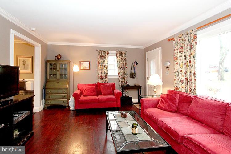 12013 Berry Street Silver Spring, MD 20902 - Photo 5 of 30 Living Room
