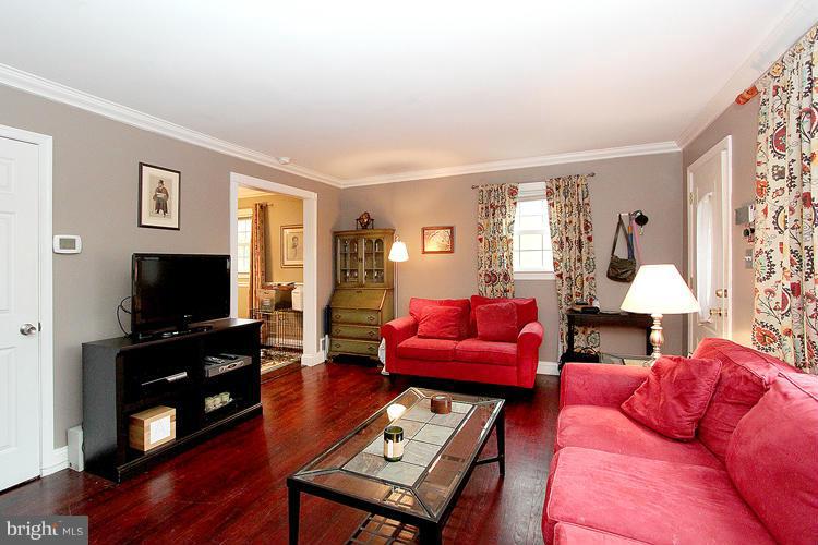 12013 Berry Street Silver Spring, MD 20902 - Photo 6 of 30 Living Room