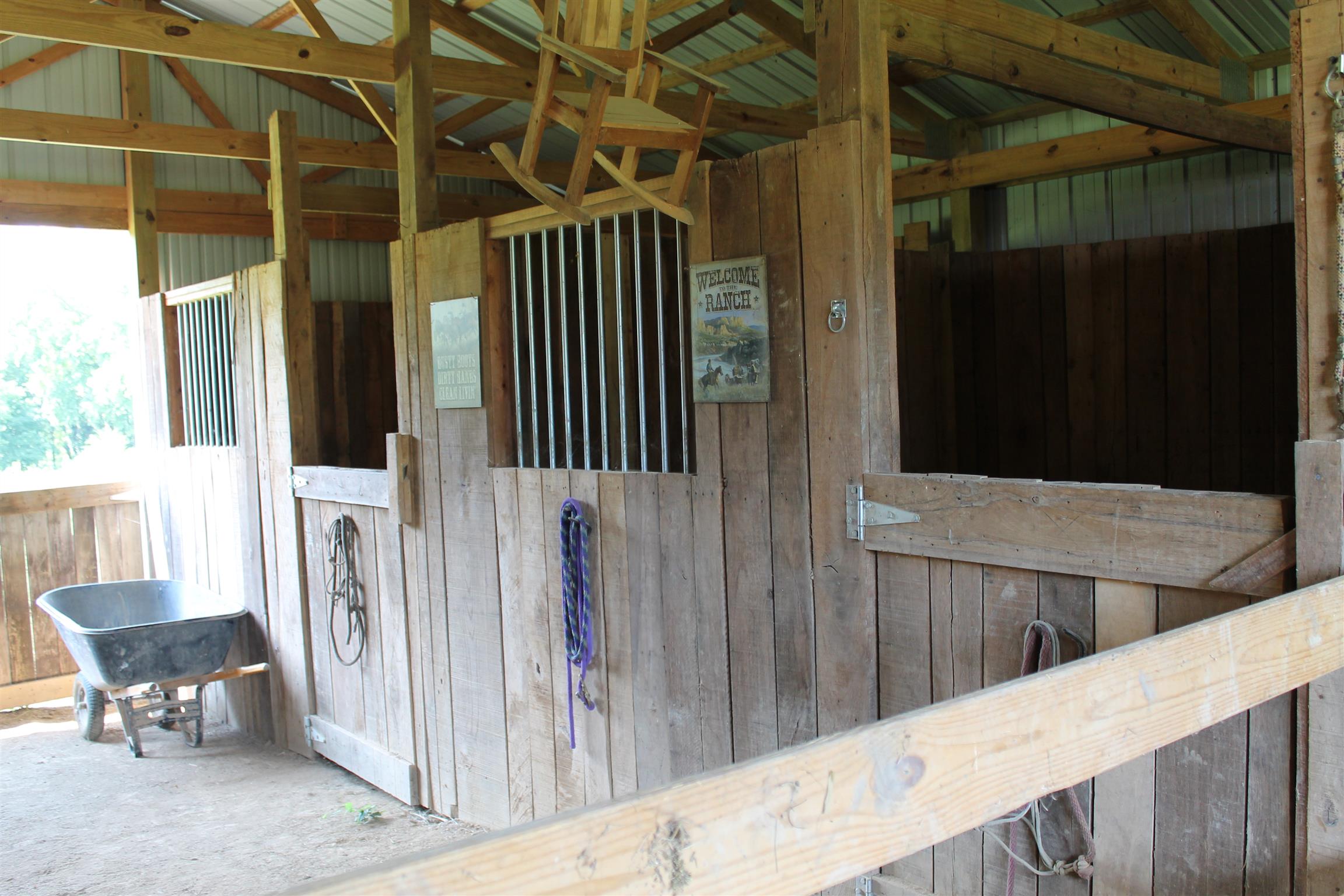 650 Chipman Road Bethpage, TN 37022 - Photo 5 of 14 4 stall with tack room.