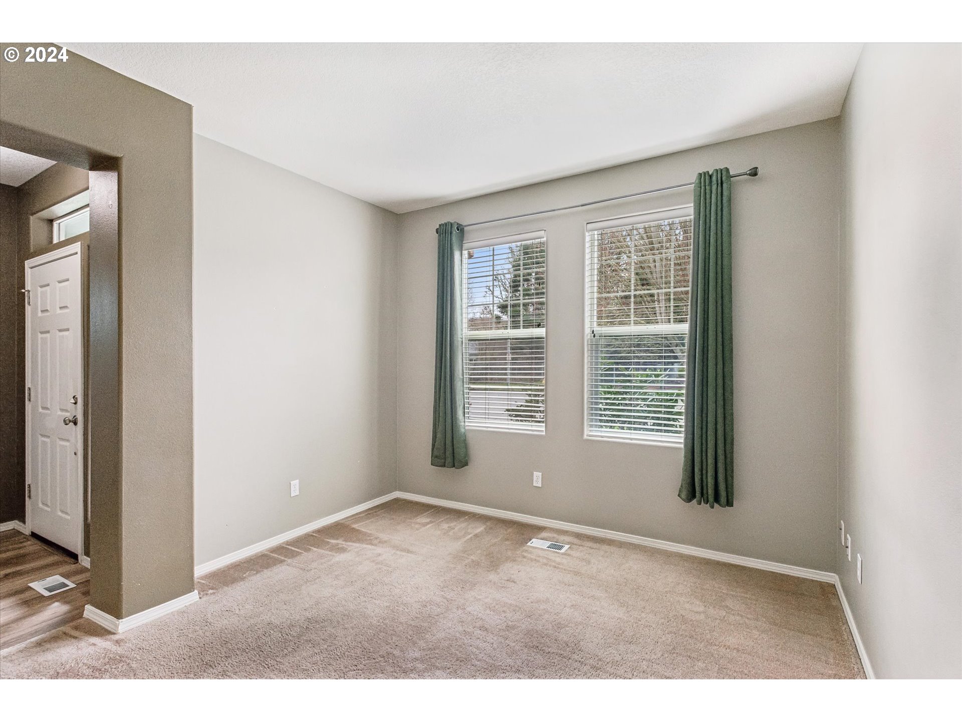 4597 Southeast Davis Road Hillsboro, OR 97123 - Photo 10 of 27 Den/Office