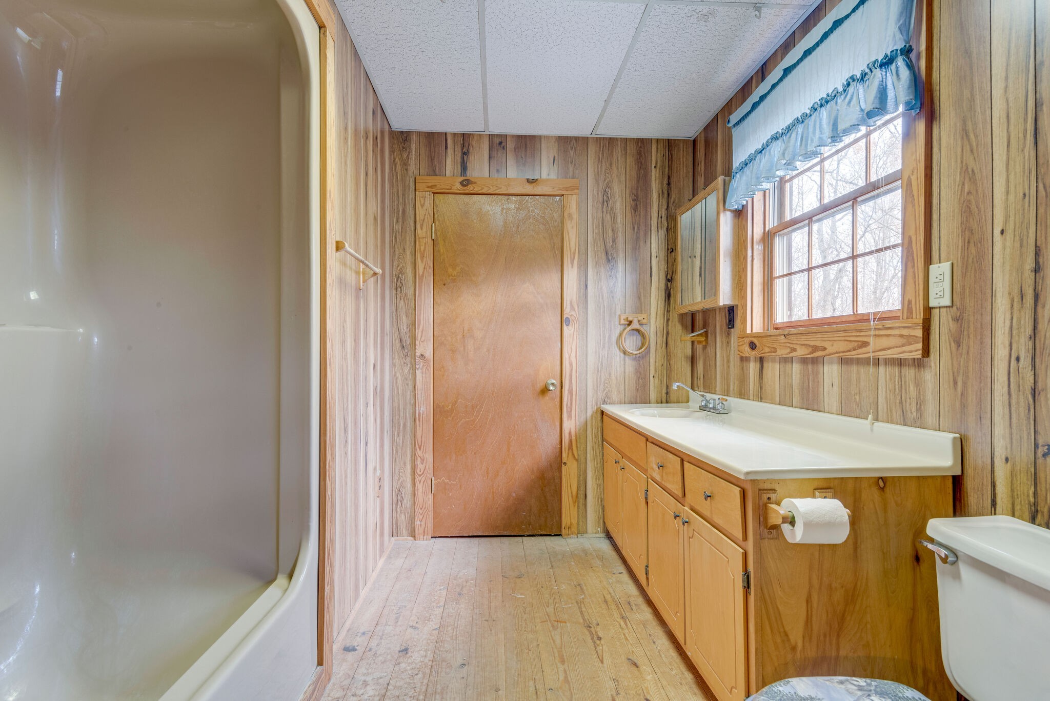 1012 Peery Road Kingston Springs, TN 37082 - Photo 16 of 34 a bathroom with a granite countertop sink and a mirror