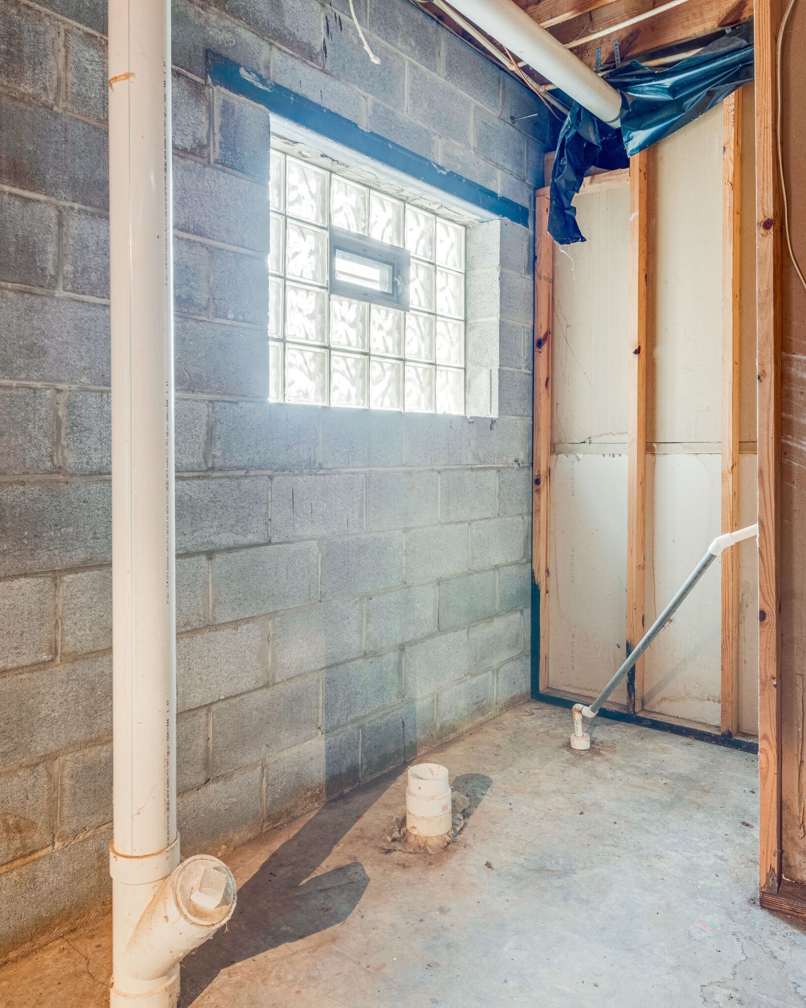 1012 Peery Road Kingston Springs, TN 37082 - Photo 27 of 34 a bathroom with a shower
