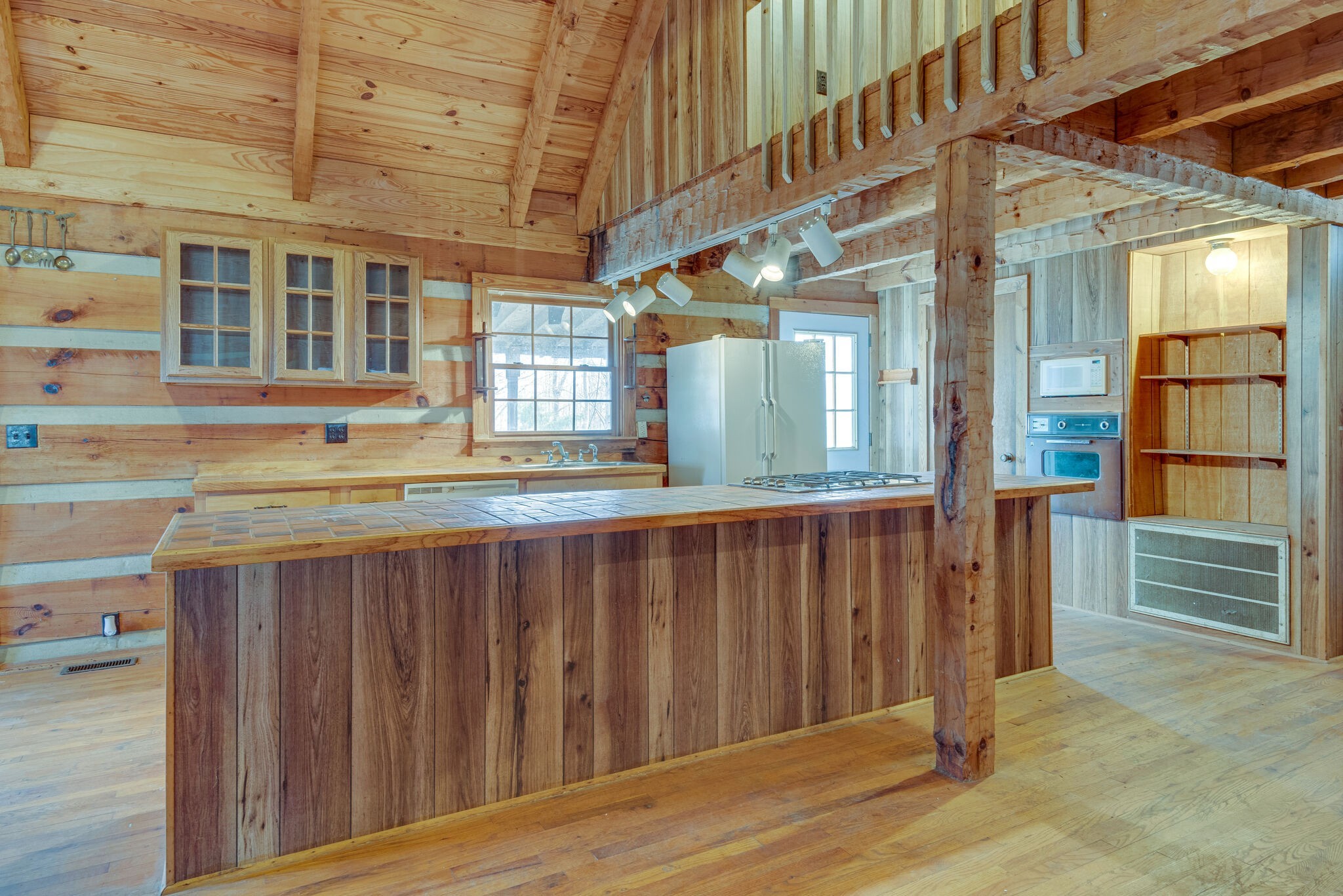 1012 Peery Road Kingston Springs, TN 37082 - Photo 9 of 34 a view of a building from a balcony