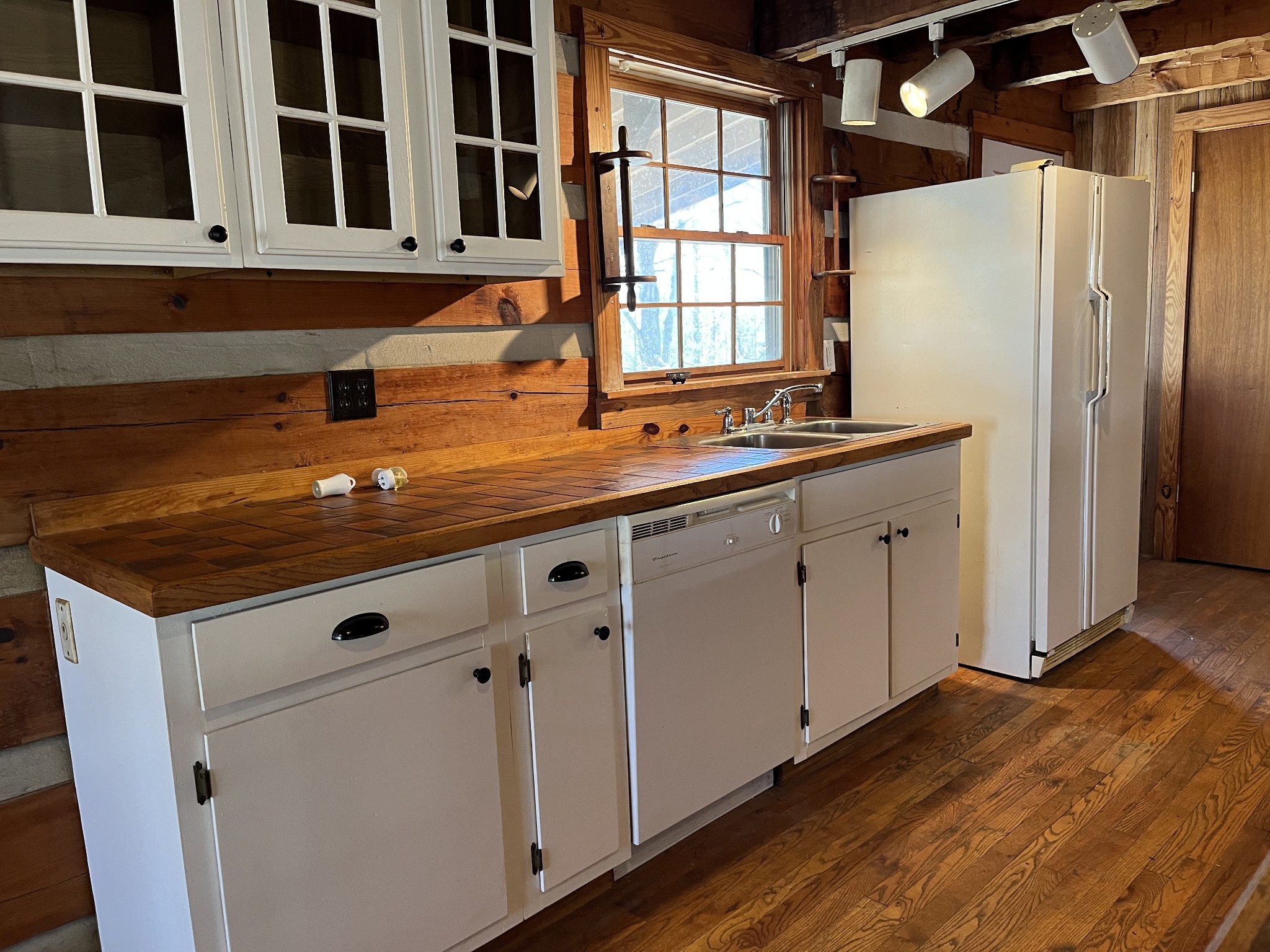 1012 Peery Road Kingston Springs, TN 37082 - Photo 10 of 34 a kitchen with stainless steel appliances granite countertop a refrigerator and a sink