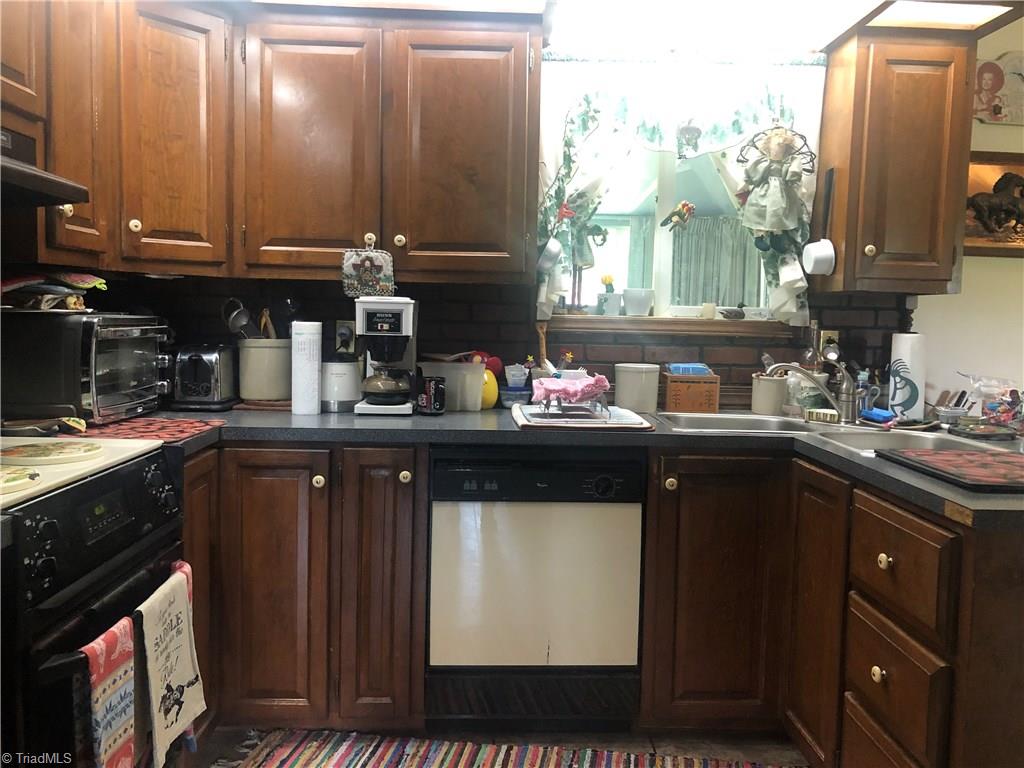 369 Cook Road Pilot Mountain, NC 27041 - Photo 15 of 30 Kitchen