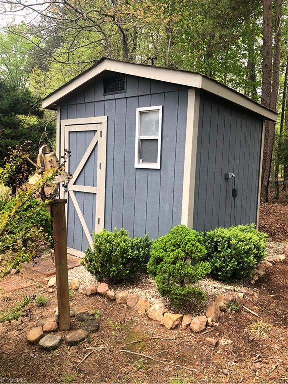 369 Cook Road Pilot Mountain, NC 27041 - Photo 4 of 30 Well House Building
