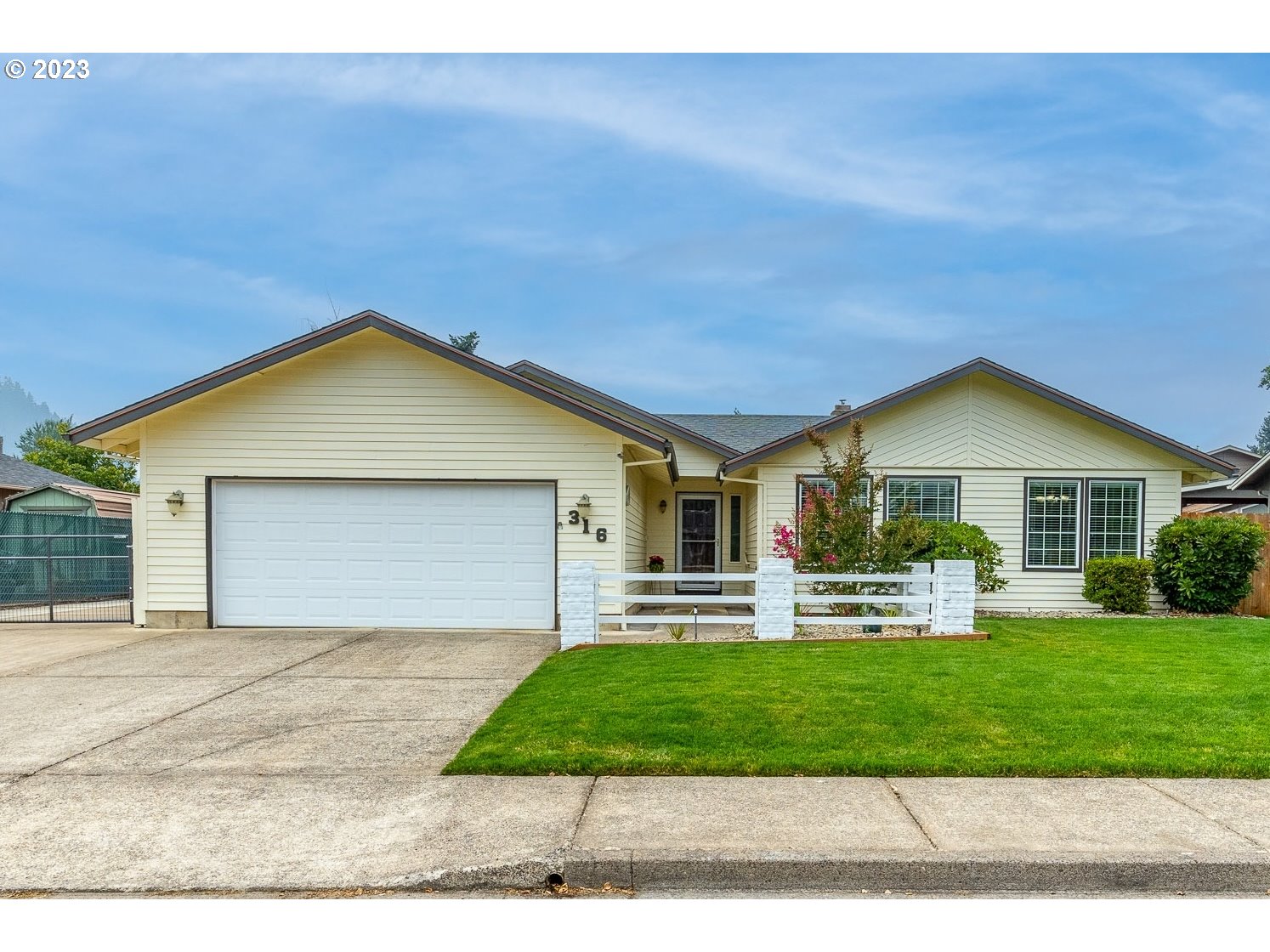 316 70th Street Springfield, OR 97478 - Photo 1 of 25 a front view of house with yard and green space