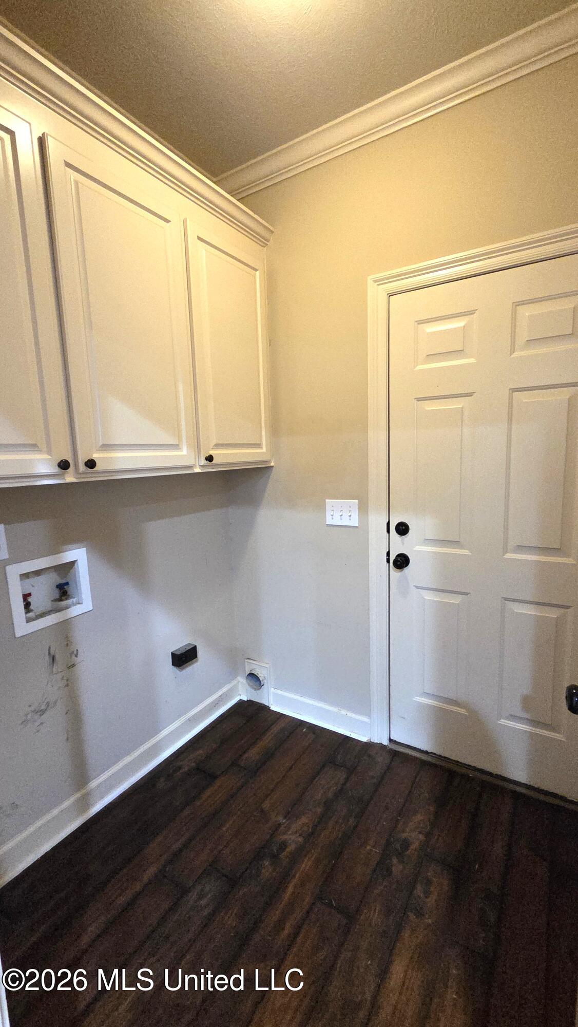 124 Cowles Creek Road Clinton, MS 39056 - Photo 34 of 42 LAUNDRY ROOM