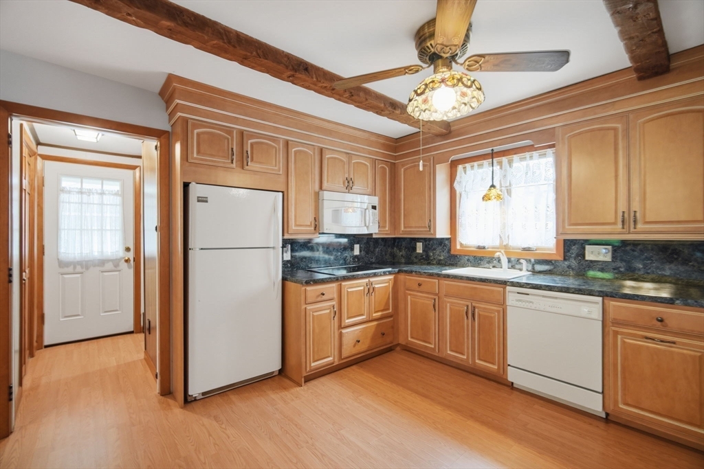 20 Athol Street Springfield, MA 01107 - Photo 16 of 40