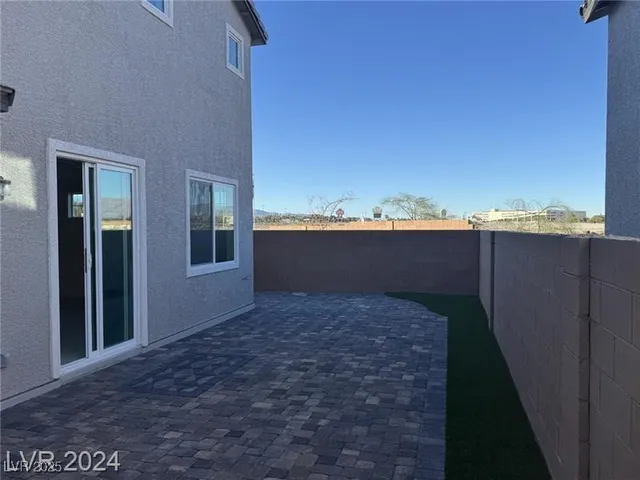 $2,400 | 1992 Majalis Place, Las Vegas, NV 89106