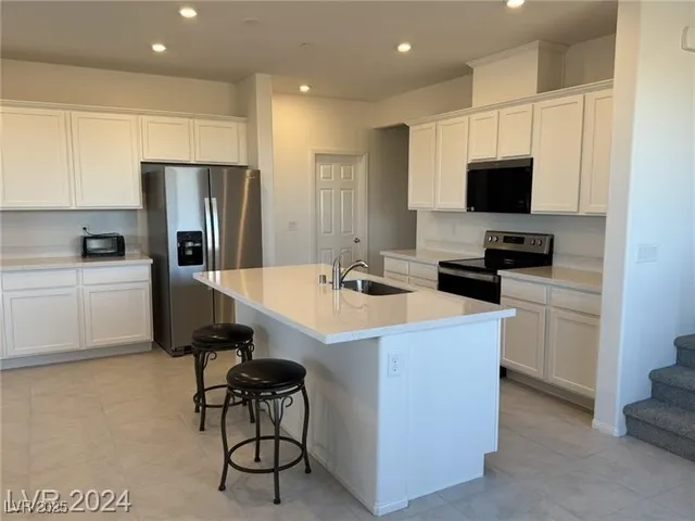 $2,400 | 1992 Majalis Place, Las Vegas, NV 89106