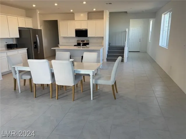 $2,400 | 1992 Majalis Place, Las Vegas, NV 89106