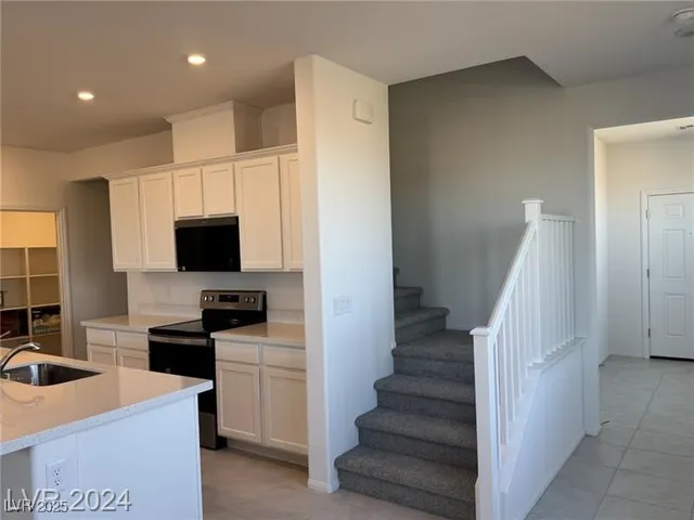 $2,400 | 1992 Majalis Place, Las Vegas, NV 89106