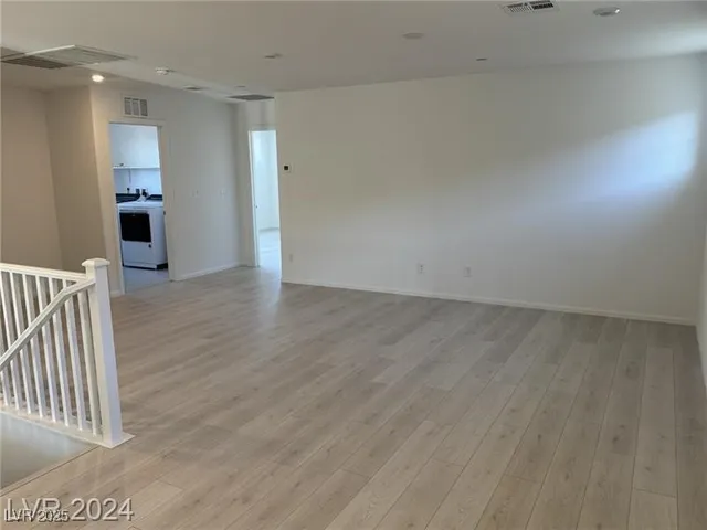 $2,400 | 1992 Majalis Place, Las Vegas, NV 89106