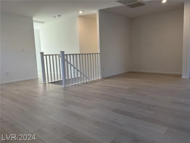 $2,400 | 1992 Majalis Place, Las Vegas, NV 89106