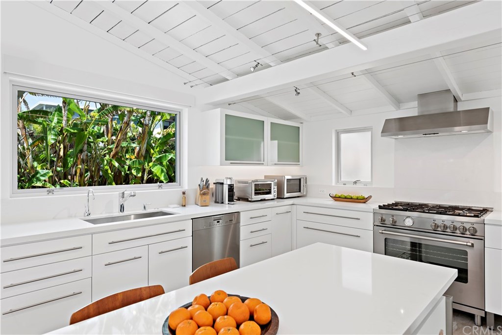 239 Fairview Street Laguna Beach, CA 92651 - Photo 3 of 46