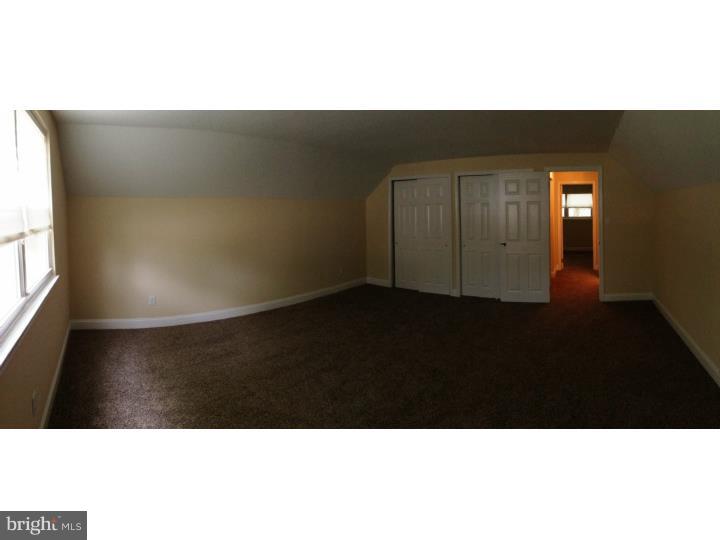 1066 Winslow Road Williamstown, NJ 08094 - Photo 4 of 21 Living Room