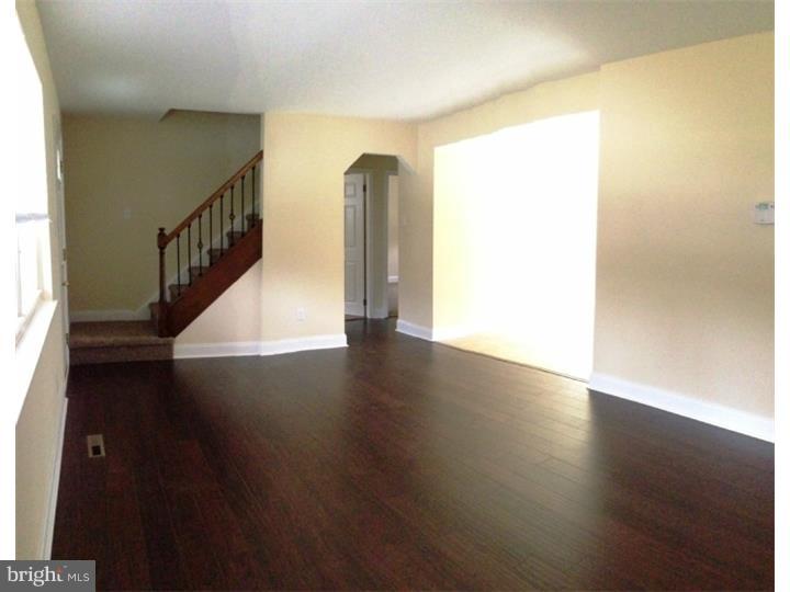 1066 Winslow Road Williamstown, NJ 08094 - Photo 6 of 21 Living Room