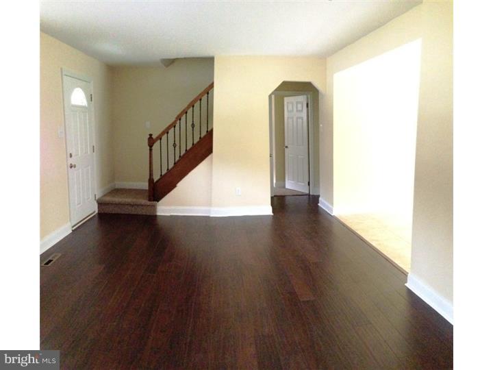 1066 Winslow Road Williamstown, NJ 08094 - Photo 7 of 21 Living Room