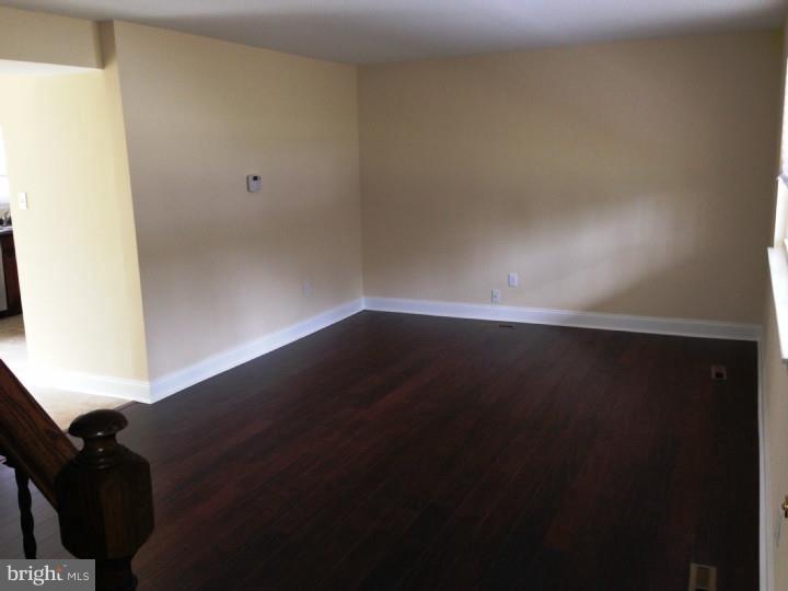 1066 Winslow Road Williamstown, NJ 08094 - Photo 8 of 21 Living Room