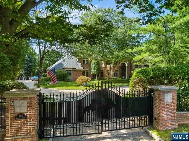 $4,599,999 | 550 Summit Street, Englewood Cliffs, NJ 07632