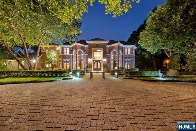 $4,599,999 | 550 Summit Street, Englewood Cliffs, NJ 07632