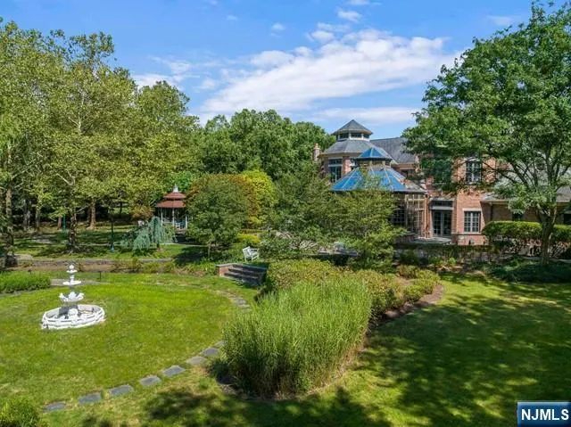 $4,599,999 | 550 Summit Street, Englewood Cliffs, NJ 07632