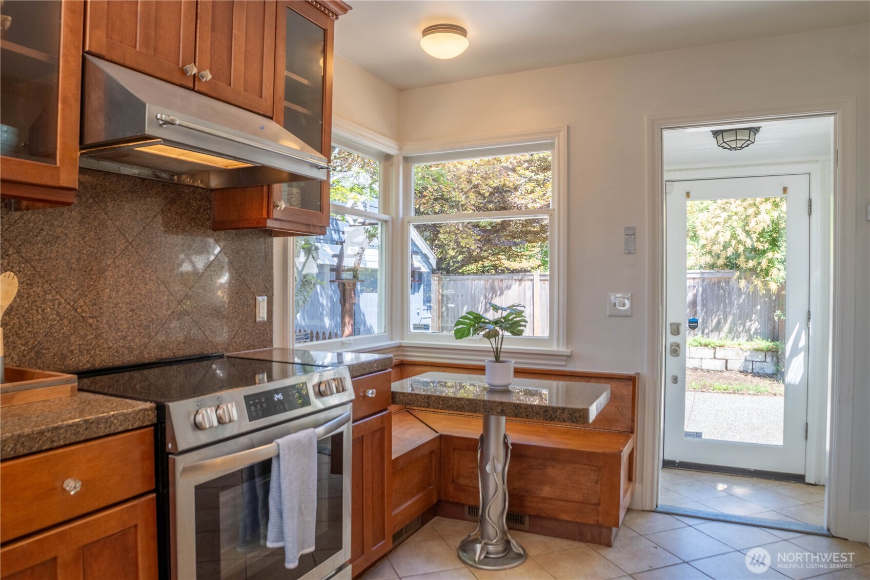 4432 Southwest 102nd Street Seattle, WA 98146 - Photo 12 of 40 Gallery Image 12