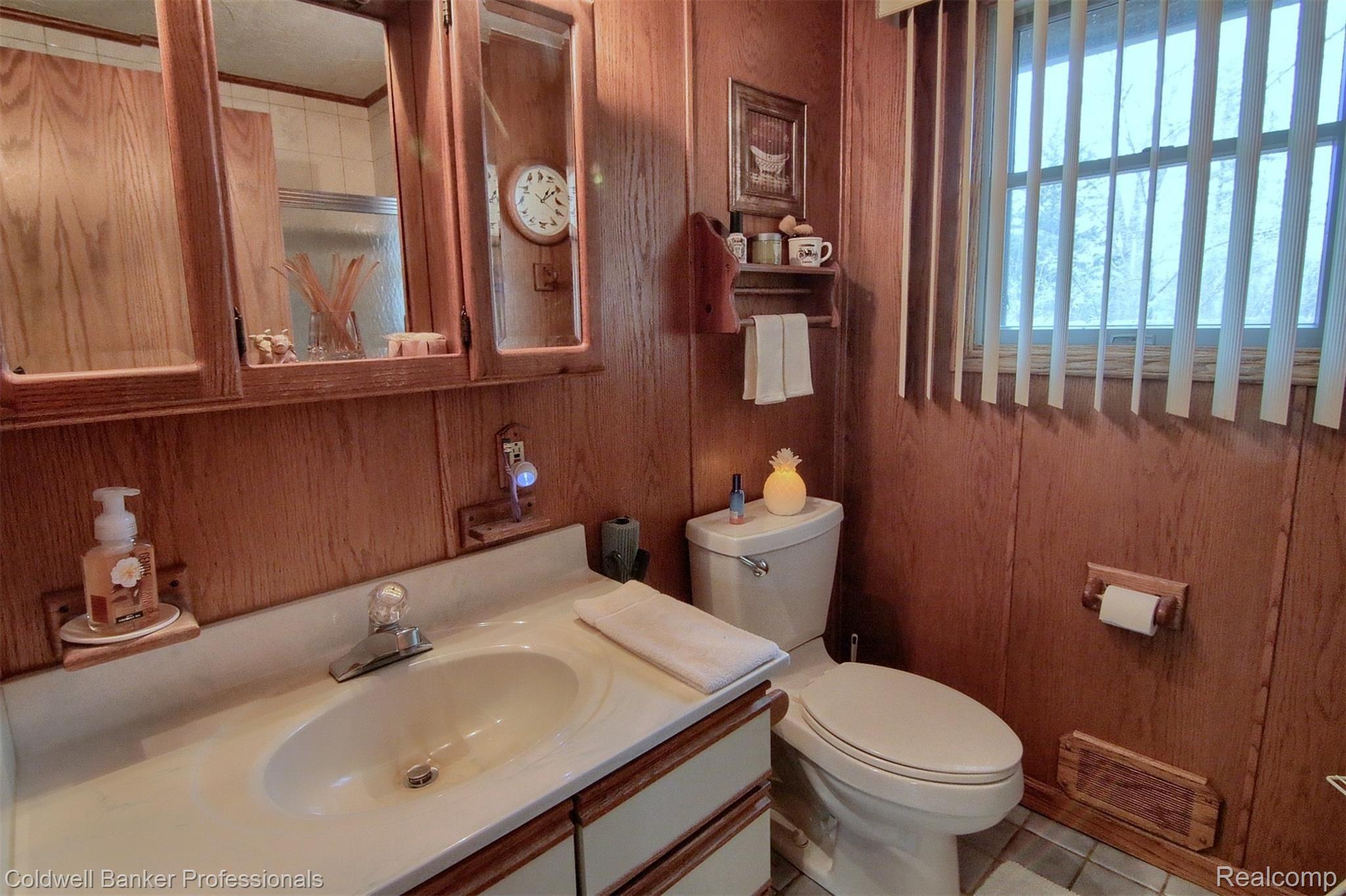 12041 Haggerty Road Belleville, MI 48111 - Photo 24 of 31 24-Bathroom.jpg