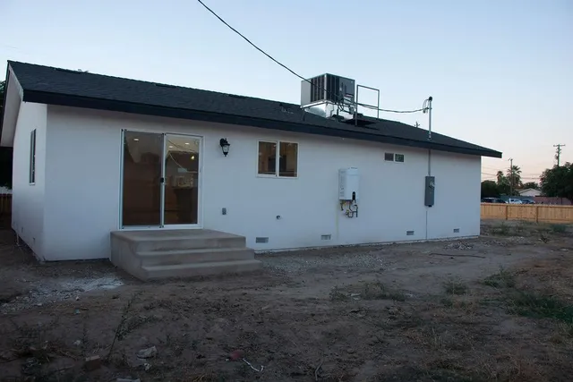 $380,000 | 3055 East Olney Avenue, Fresno, CA 93725