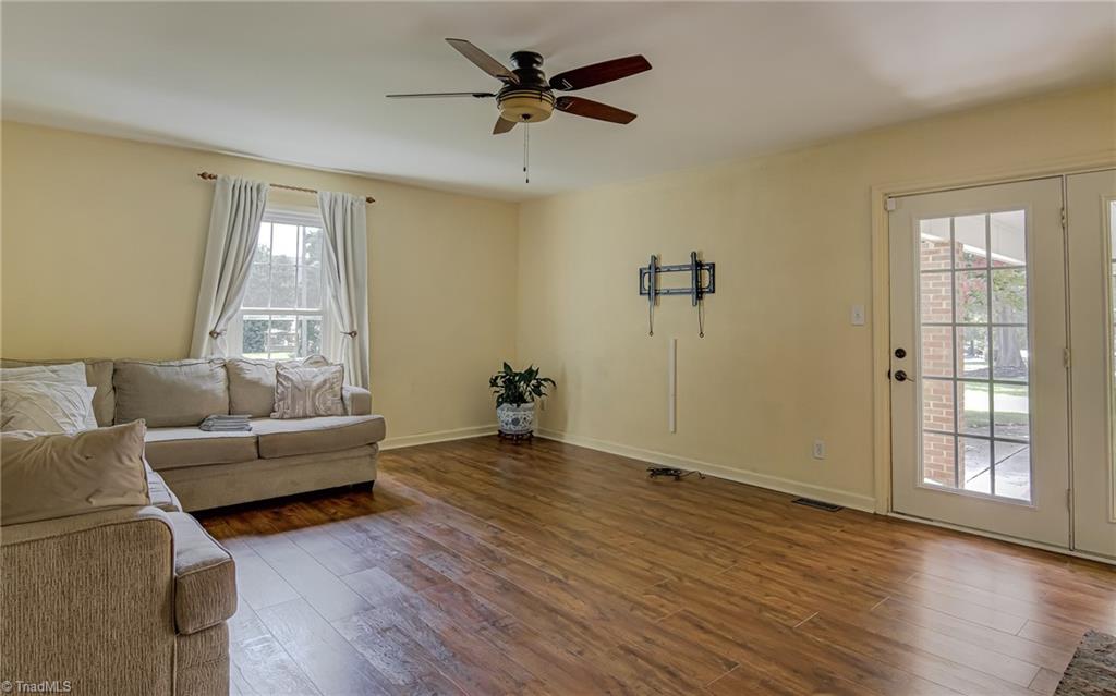 3901 Braddock Road High Point, NC 27265 - Photo 7 of 44 Living room