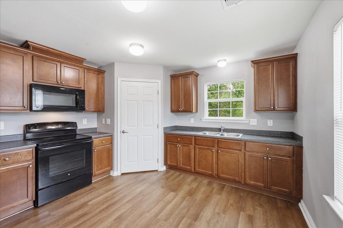228 West Elm Street Winnie, TX 77665 - Photo 8 of 24