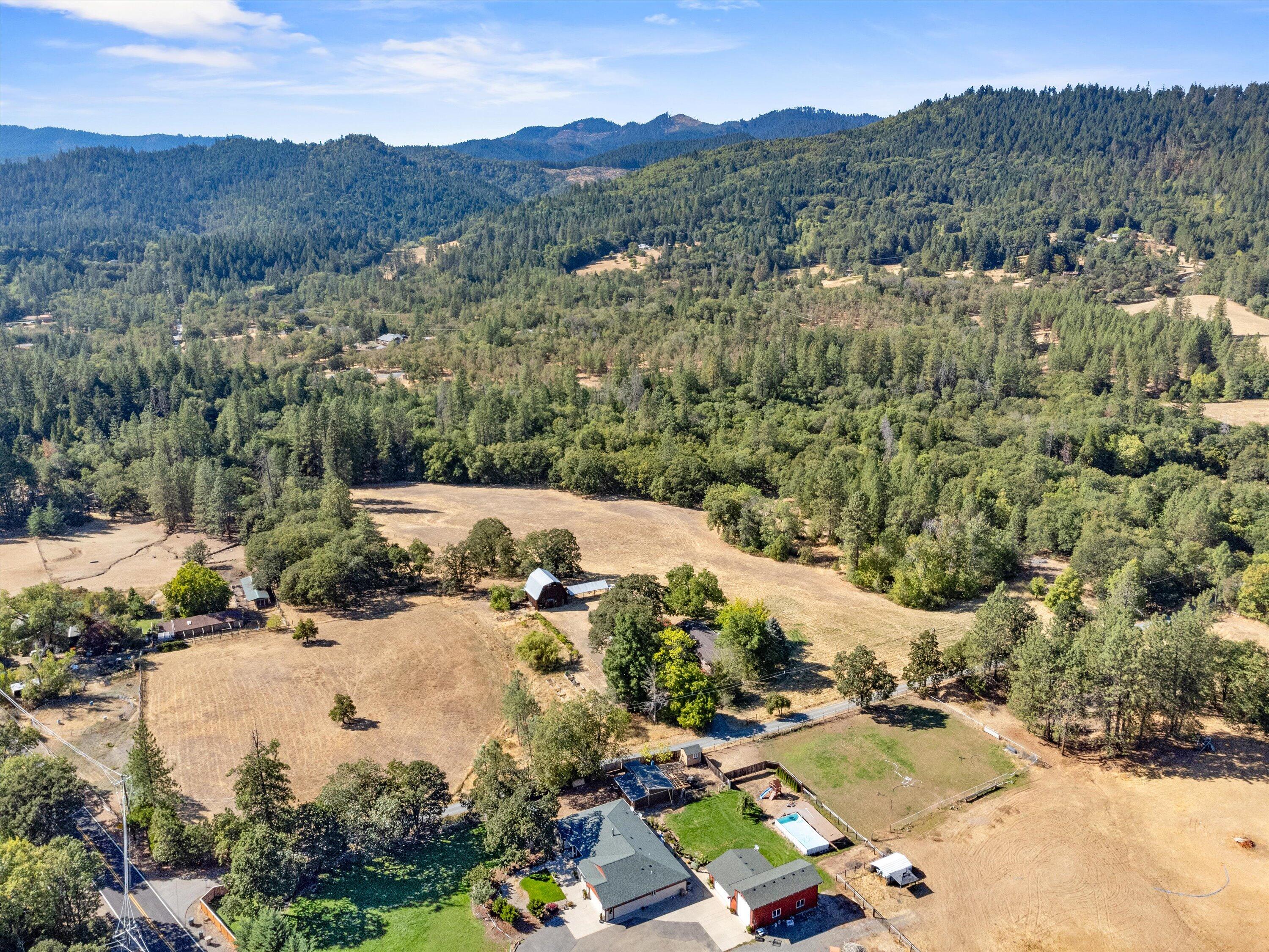 5442 Hugo Road Grants Pass, OR 97526 - Photo 8 of 41 36-5442 Hugo Rd-36