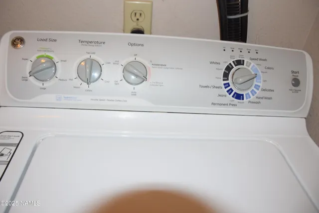 $239,999 | 601 North Cottonwood Avenue, Winslow, AZ 86047