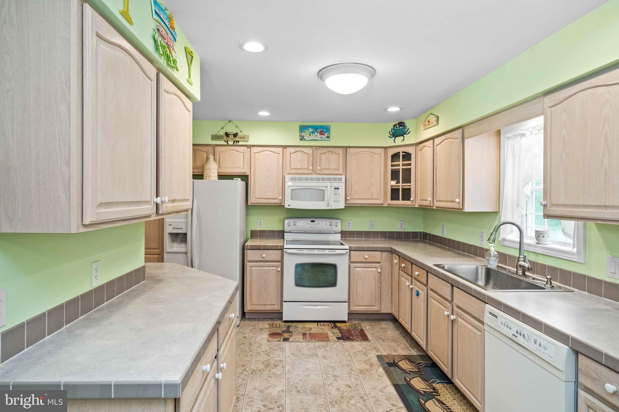 306 Rio Grande Avenue Rio Grande, NJ 08242 - Photo 12 of 38 Eat-in Kitchen w/Plenty of Cabinets