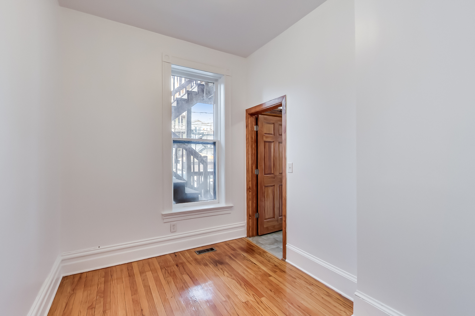 1138 West Addison Street, Unit 1 Chicago, IL 60613 - Photo 14 of 27