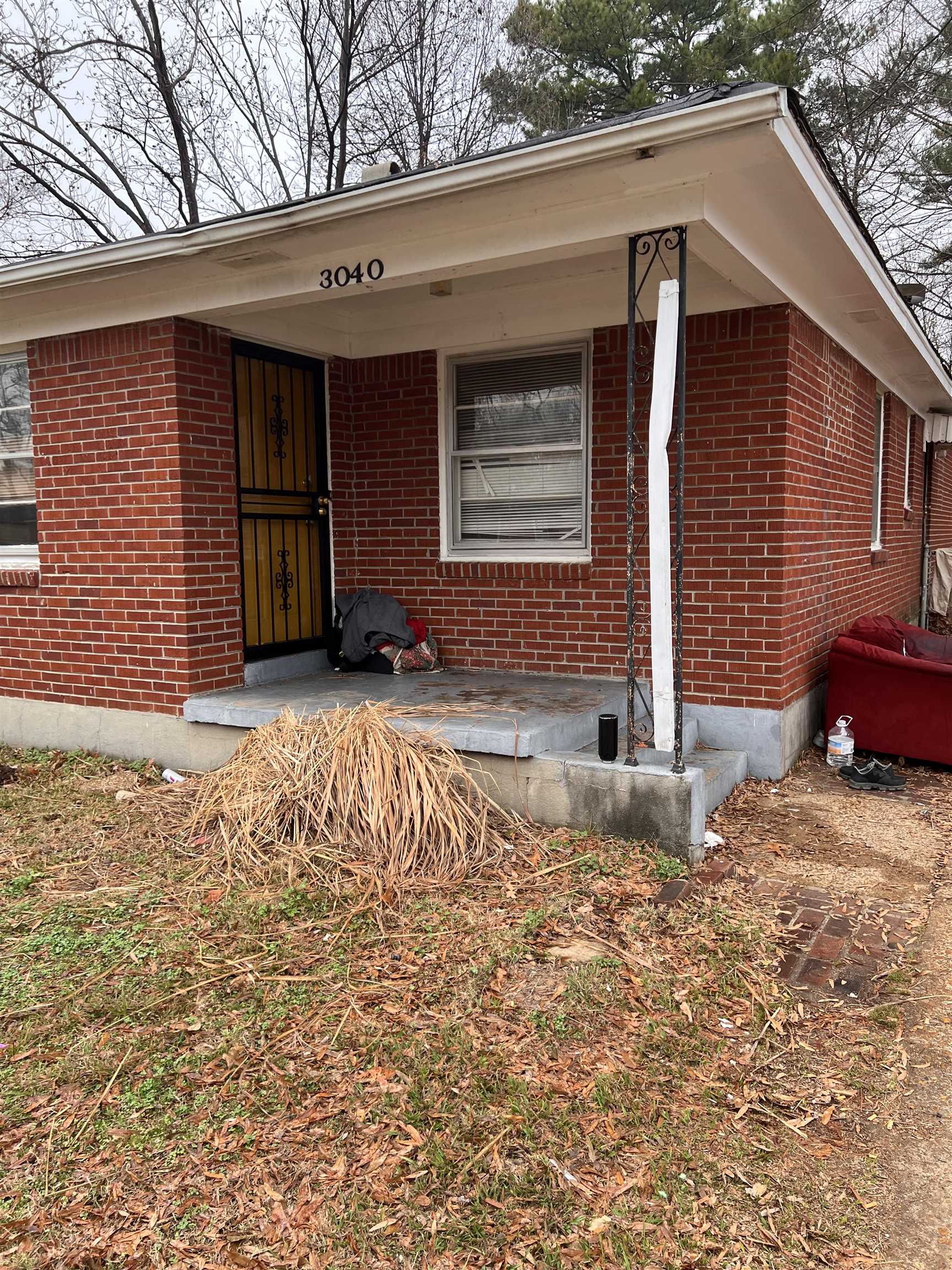 3040 South Edgeware Road Memphis, TN 38118 - Photo 2 of 12 View of front facade with brick siding and covered porch