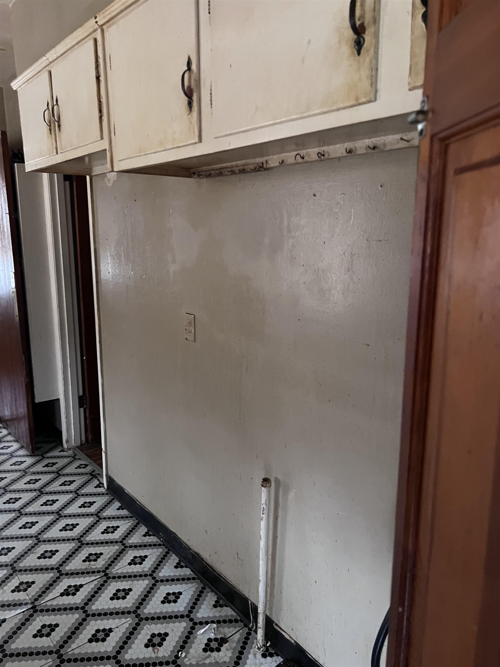 3040 South Edgeware Road Memphis, TN 38118 - Photo 7 of 12 Detailed view of tile patterned floors and baseboards