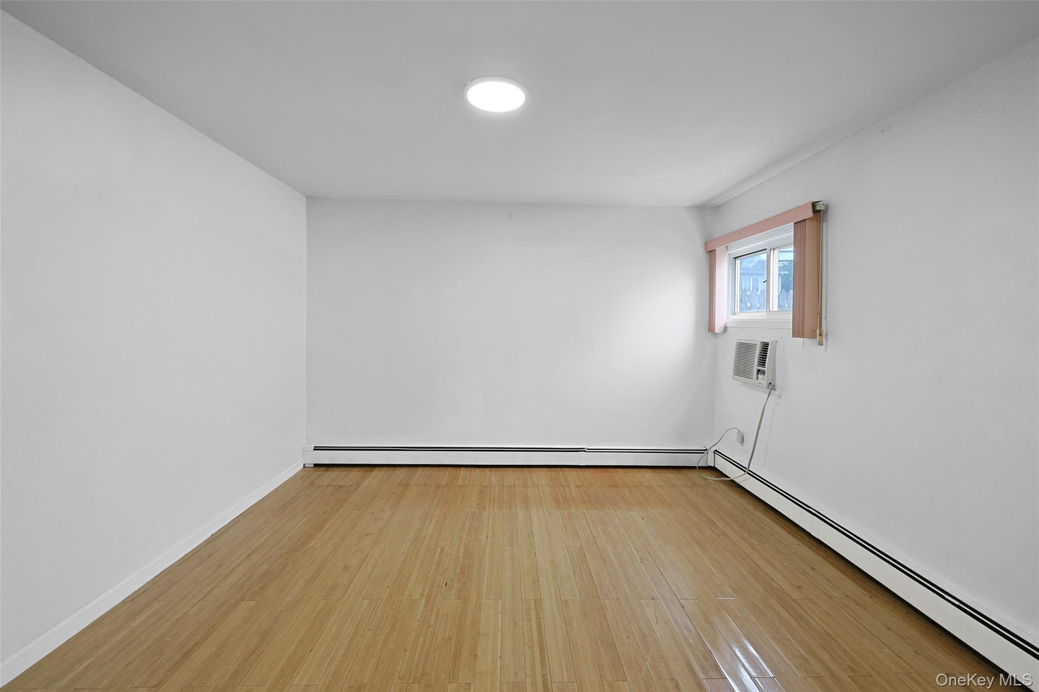 82 Lantern Road Hicksville, NY 11801 - Photo 7 of 22 Gallery Image 7