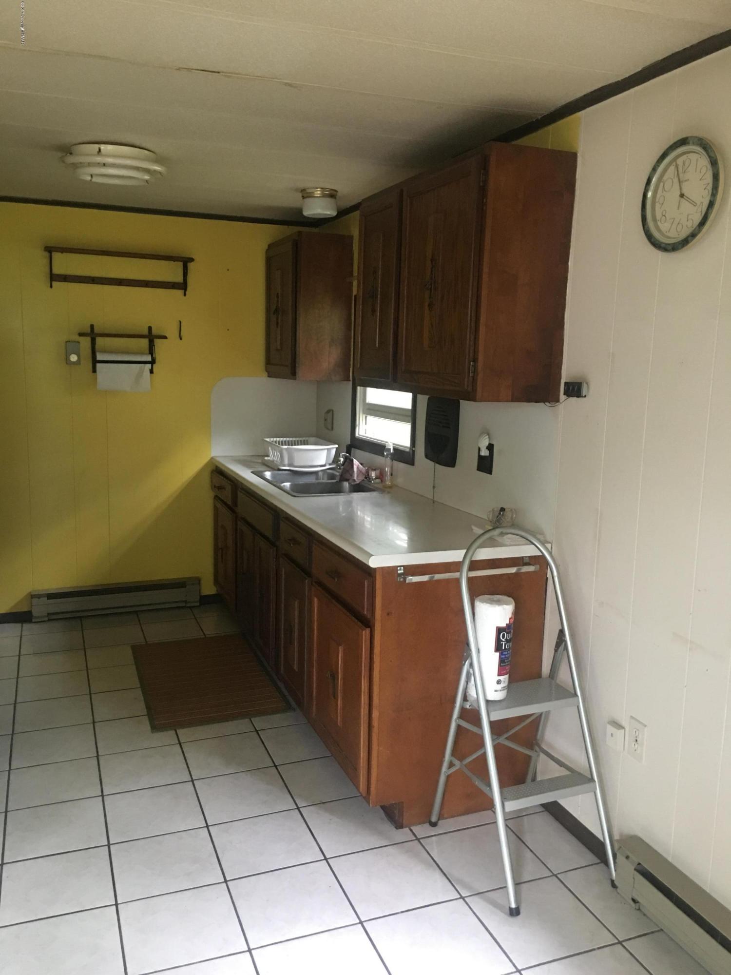 139 Gap View Circle Bushkill, PA 18324 - Photo 4 of 21 KITCHEN 2