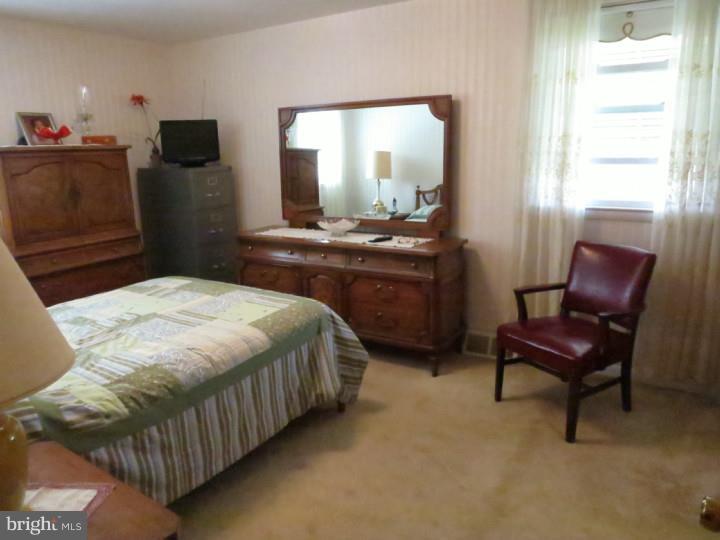 7246 Hill Road Philadelphia, PA 19128 - Photo 11 of 25 Bedroom - Main