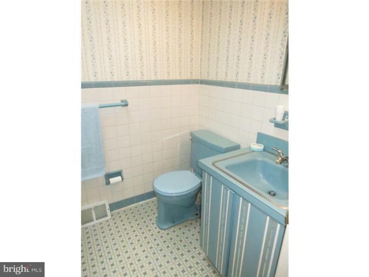 7246 Hill Road Philadelphia, PA 19128 - Photo 14 of 25 Bathroom