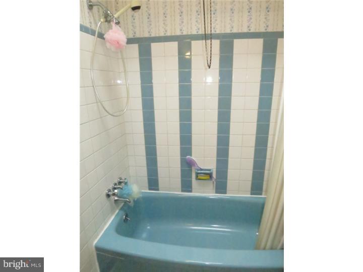 7246 Hill Road Philadelphia, PA 19128 - Photo 15 of 25 Bathroom