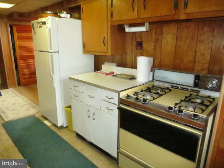 7246 Hill Road Philadelphia, PA 19128 - Photo 21 of 25 Kitchen