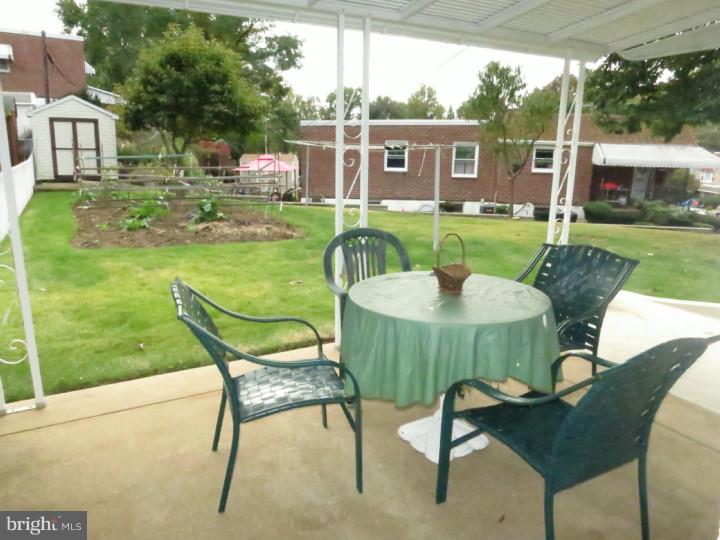 7246 Hill Road Philadelphia, PA 19128 - Photo 22 of 25 Patio