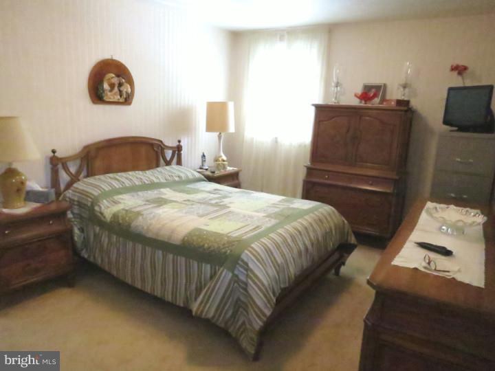 7246 Hill Road Philadelphia, PA 19128 - Photo 10 of 25 Bedroom - Main
