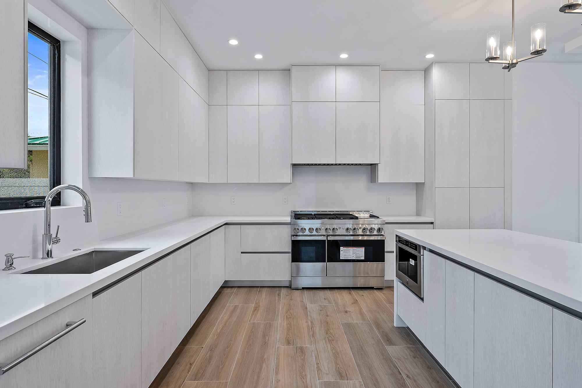 183 Arlington Road West Palm Beach, FL 33405 - Photo 6 of 38 183 Arlington Rd -8