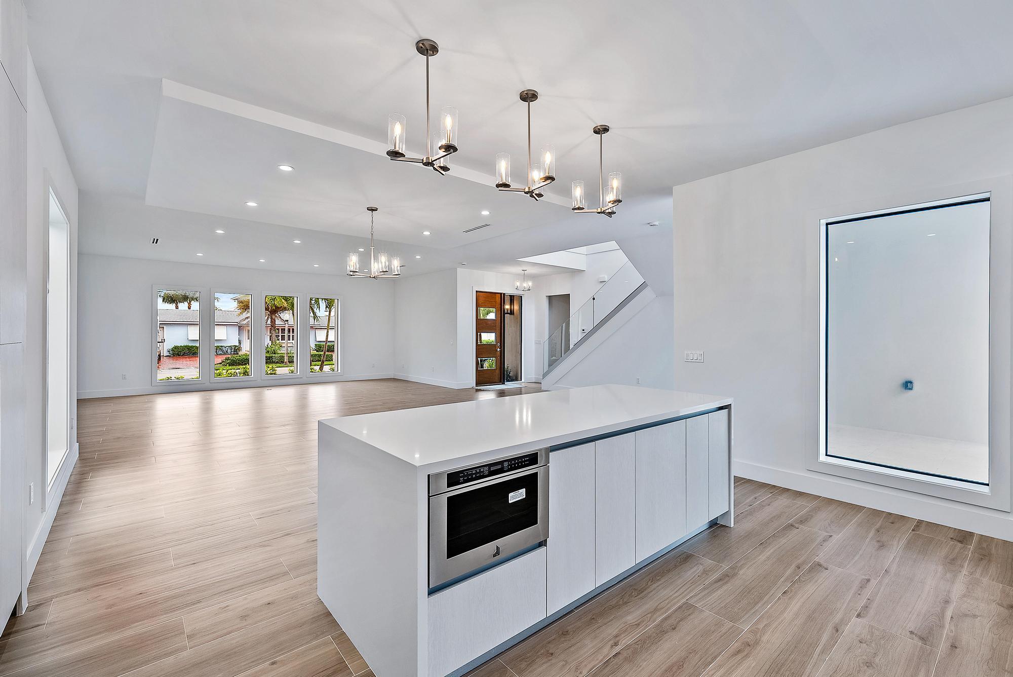 183 Arlington Road West Palm Beach, FL 33405 - Photo 7 of 38 183 Arlington Rd -10